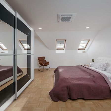 Dot 3 Bdr Apartment With Tyn Cathedral View & Ac Praha Bagian luar foto