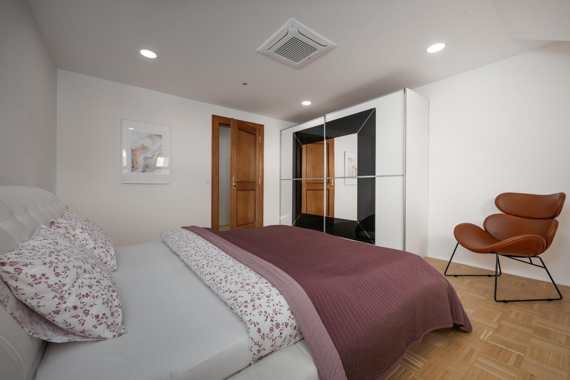 Dot 3 Bdr Apartment With Tyn Cathedral View & Ac Praha Bagian luar foto